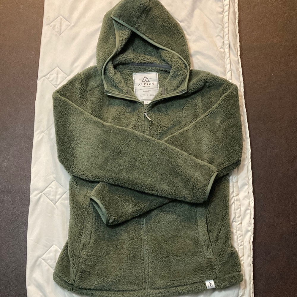 Women’s zip up fuzzy jacket
